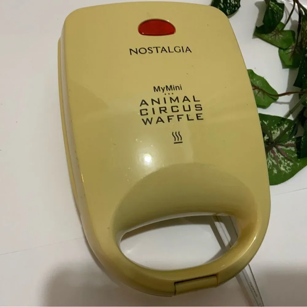 NOSTALGIA Animal Circus Mini Waffle/Cookie Maker G2